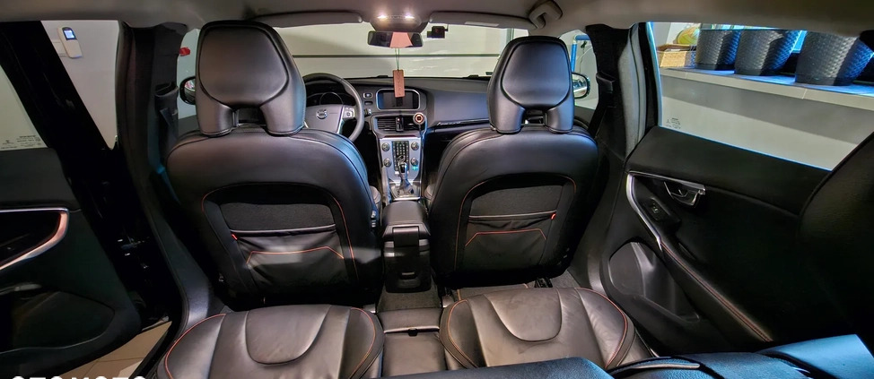 Volvo V40 cena 72500 przebieg: 62300, rok produkcji 2016 z Kraków małe 137